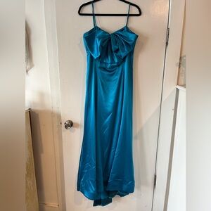 Prom dress. Silky material with bow detail